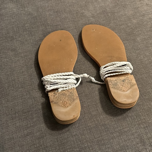 Reformation Jeanne sandals size 7.5 - Picture 3 of 3